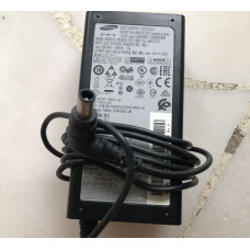01) Samsung Adaptor 19V, 2.53A