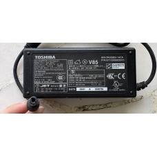 24) Toshiba Adaptor 15V, 4A