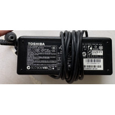 25) Toshiba Adaptor 19V, 3.95A