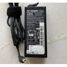 31) IBM Adaptor 16V, 4.5A