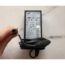 34) Samsung Adaptor 14V, 2.14A